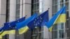 Флаги Украины развеваются перед зданием парламента ЕС в первую годовщину российского вторжения. Брюссель, Бельгия, 24 февраля 2023 года. REUTERS/Yves Herman/File Photo