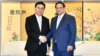 Vietnamese Prime Minister Pham Minh Chinh (R) meets with Wei Yingbiao, vice-president of COMAC, in Kunming City, Yunnan Province, China, Nov 6 2024. Photo: Tuoi Tre News