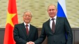 Việt Nam hiện không phải là thành viên của Tòa án Hình sự Quốc tế (International Criminal Court – ICC), do đó ông Putin sẽ không bị bắt theo lệnh truy nã của ICC nếu công du đến Việt Nam.